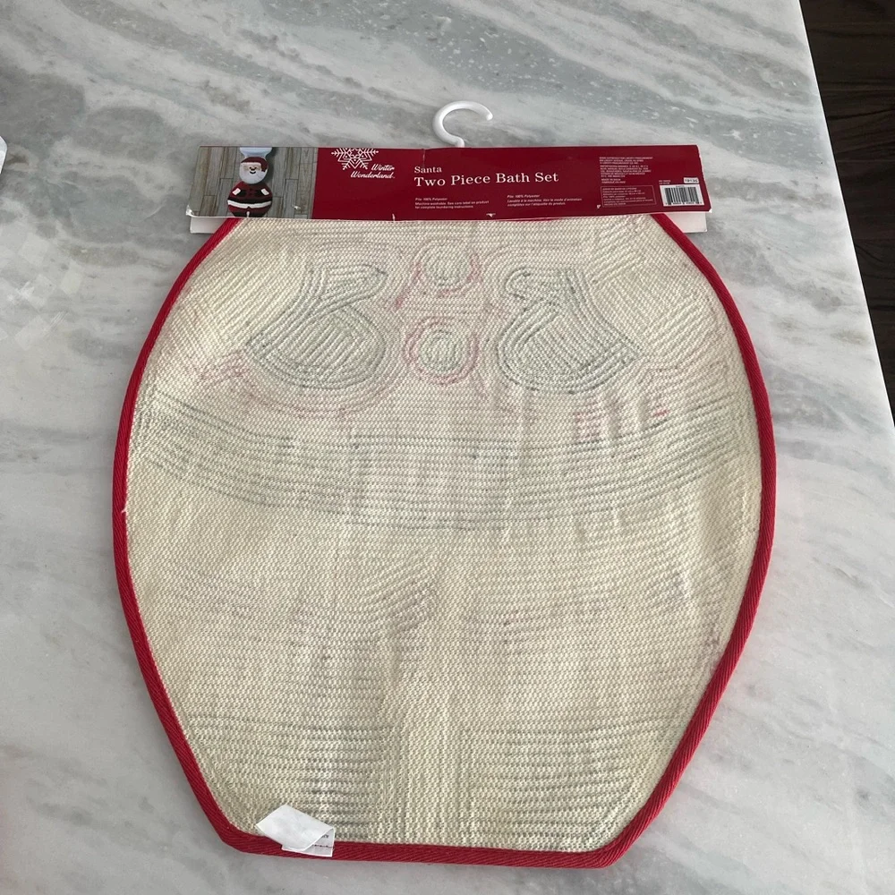 NWT-Santa-two piece Bath set, never used,100% Polyester, red, white and black,